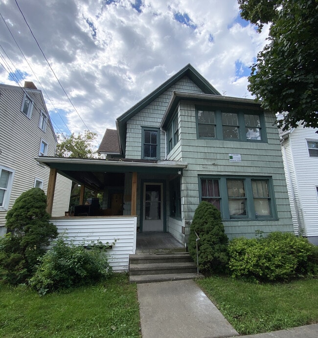 Building Photo - 95 Chapin St