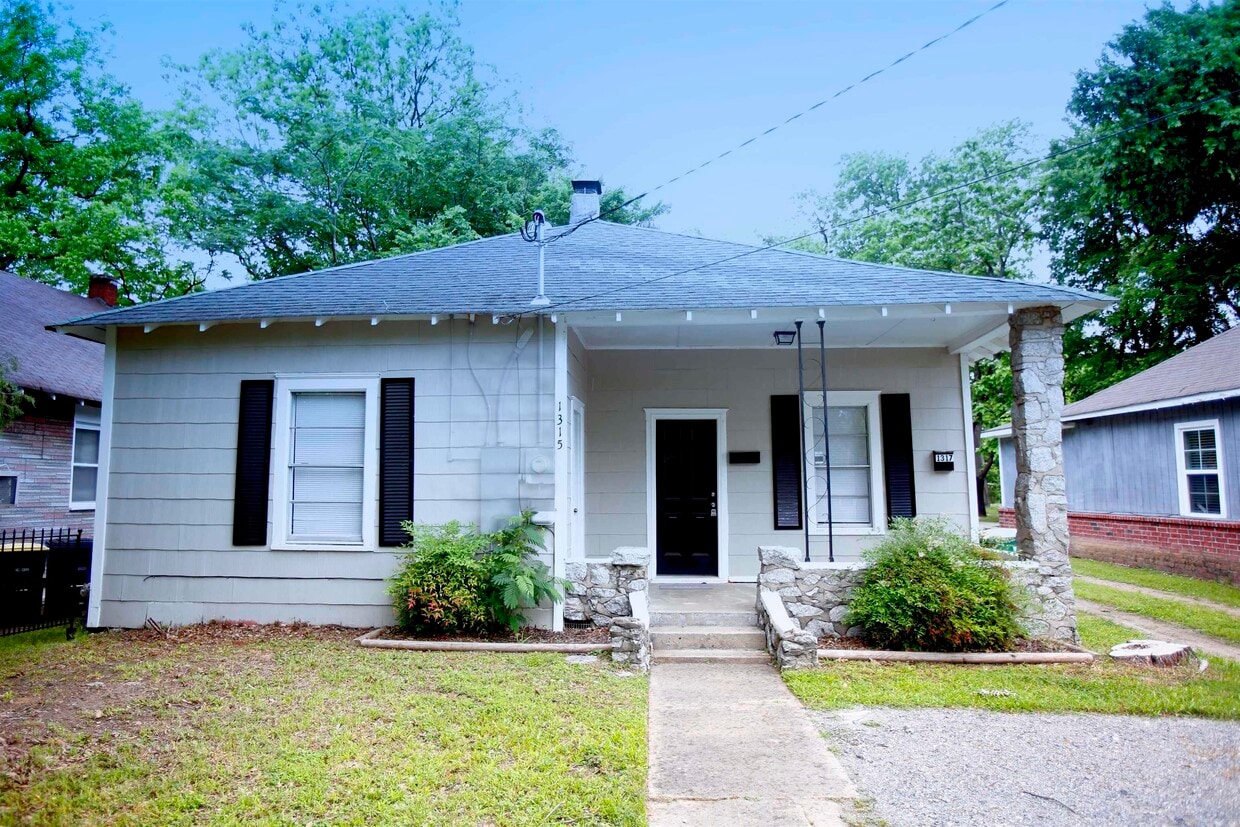 Primary Photo - 1315 W 16th St