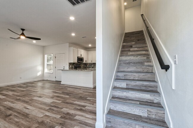 Building Photo - ALMOST NEW DUPLEX NEAR ACU