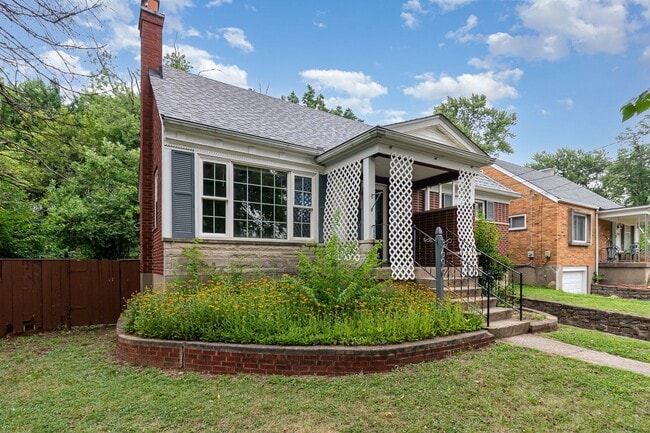 Building Photo - Stunningly Renovated 4 Bedroom 1 Bathroom ...