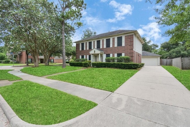 Building Photo - 2803 Lake Colony Dr