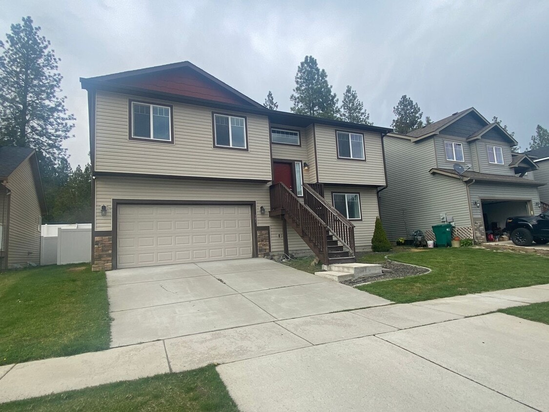 Primary Photo - 4 bedrooms 3 baths-Mead School District Ho...