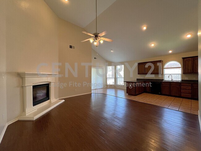 Building Photo - Updated 4/2/2 in Marine Creek Estates For ...