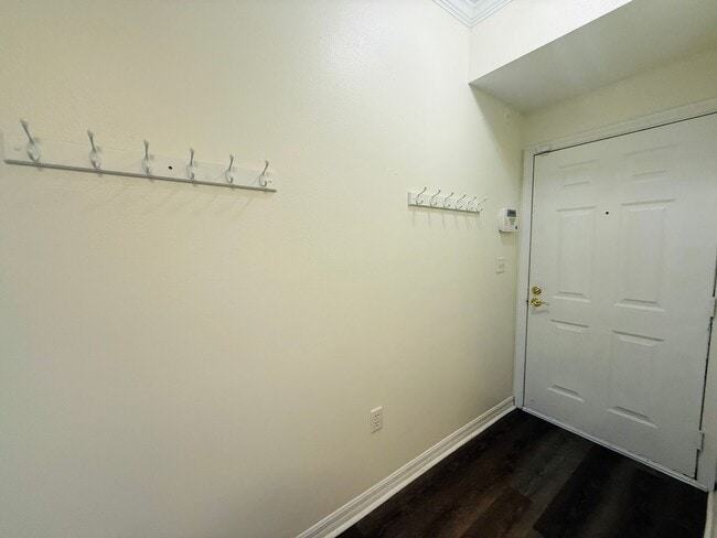 Building Photo - 2 Bedroom Condo For Rent in Carrollwood!