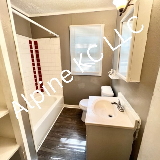 Foto del edificio - 4017 E 55th St