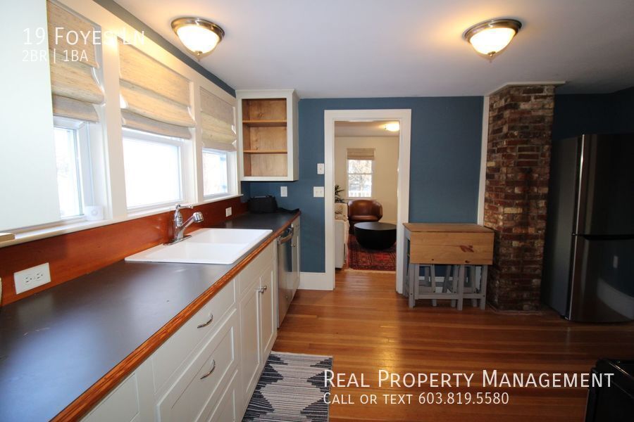 Foto principal - 2 Bed 1 Bath Kittery Point Cottage!