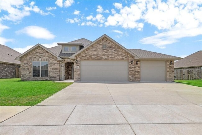 Building Photo - 731 Melrose Pl