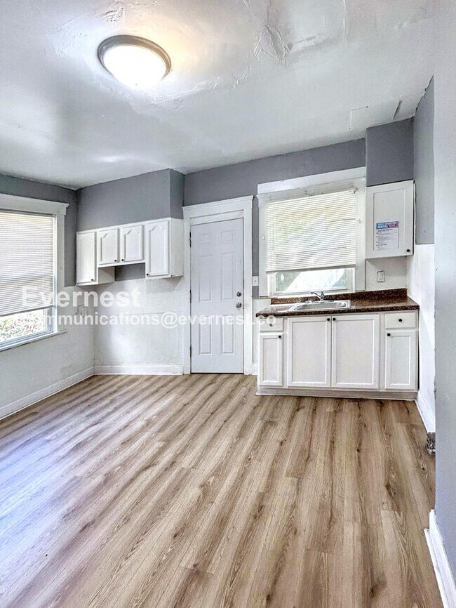 Foto del edificio - 2213 E 82nd St