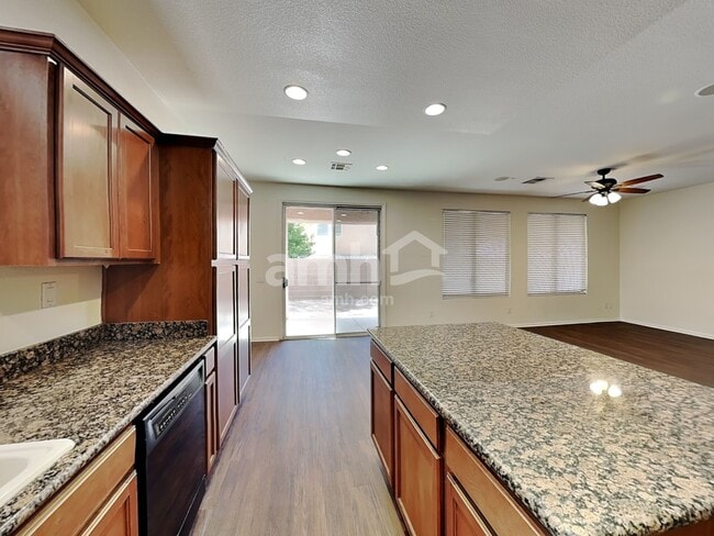 Building Photo - 1006 Lone Pine River Ave