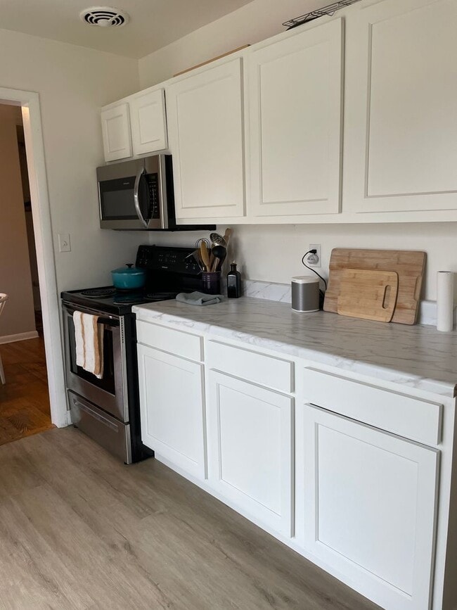 Building Photo - 390 S 36th St