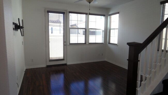 Building Photo - 3BR 2.5 BA 2 Story Home with 2 Car Garage