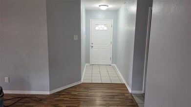 Building Photo - 1502 Sudbury Dr