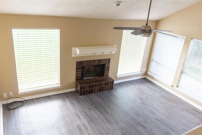 Building Photo - 20315 Sunny Shores Dr