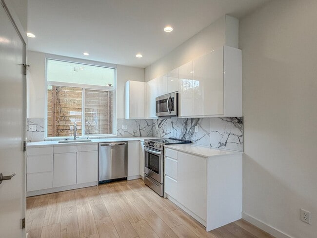 Building Photo - Newer Construction 2bd/2bth Madison Valley Townhome, $3,400/mo.