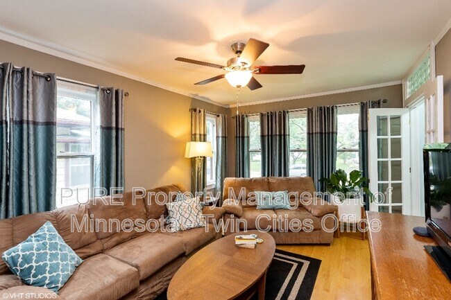 Foto del edificio - 1017 Chatsworth St N