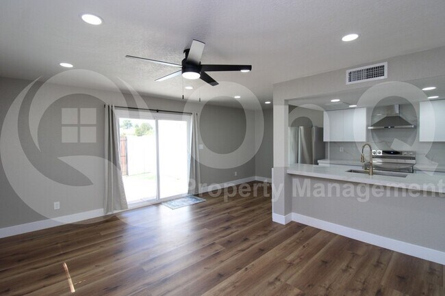 Foto del edificio - 6021 N 79th St