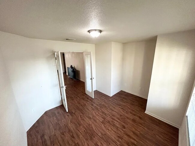 Building Photo - 5419 Southern Crossing Dr