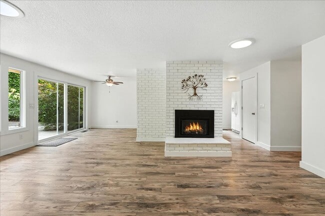 Building Photo - Charming Single-Level 3-Bedroom Home for R...