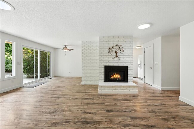 Foto del edificio - Charming Single-Level 3-Bedroom Home for R...