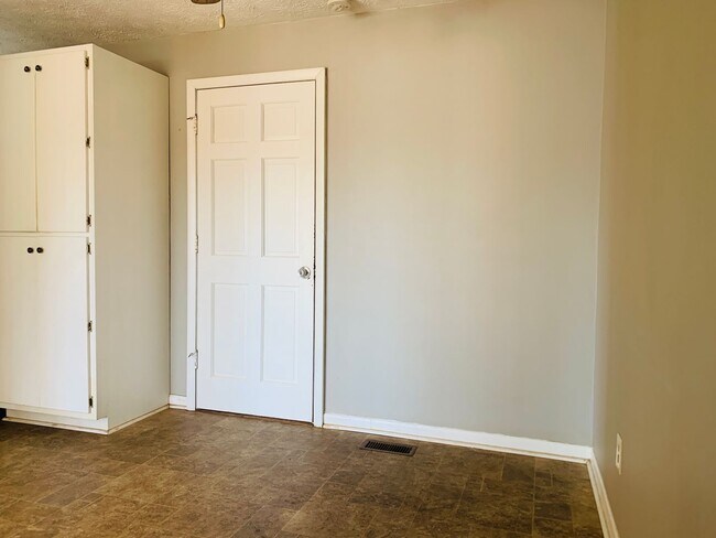 Foto del edificio - Great location, newly renovated, screened ...