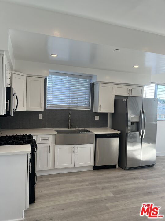 Building Photo - 644 N Manhattan Pl