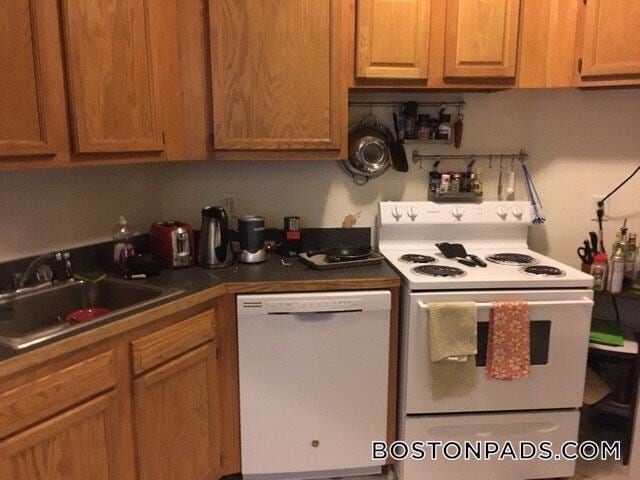 Building Photo - 1589 Beacon St