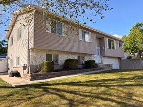 Building Photo - 9062 Daybreak Dr