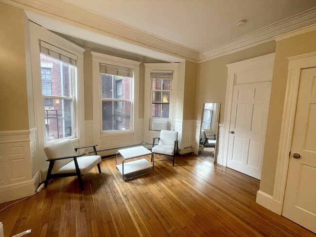 Building Photo - 591 Beacon St