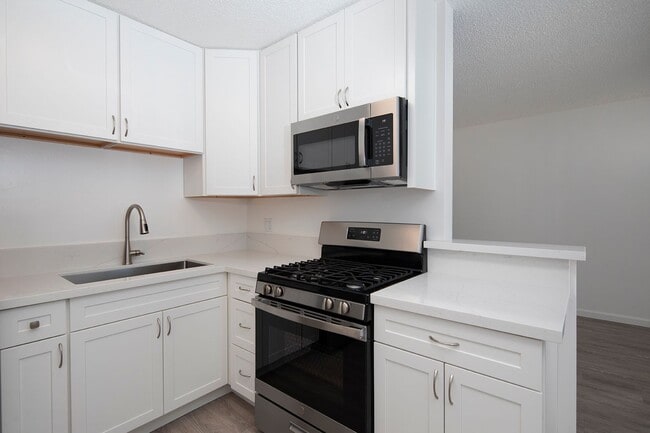 Interior Photo - Aztec Pacific Apartments