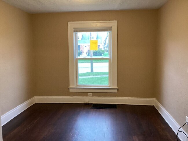 Building Photo - 2240 Lakeview Ave 3BR/1BA (Dayton)