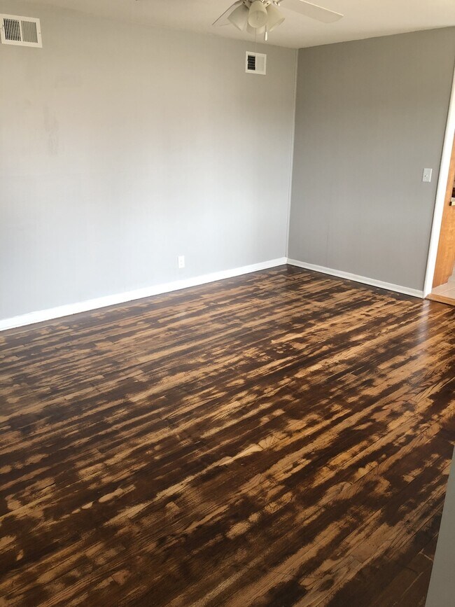 Foto del edificio - ***Coming available in April - showings start April 6th***