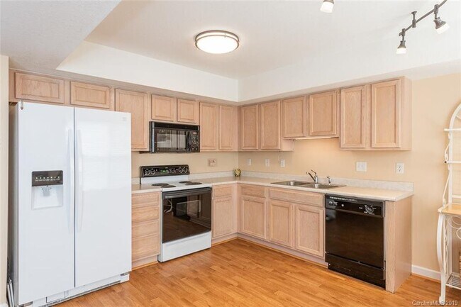 Cocina - 606 Olde Covington Way