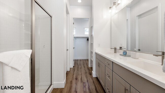 Foto del edificio - 8200 W Encanto Blvd