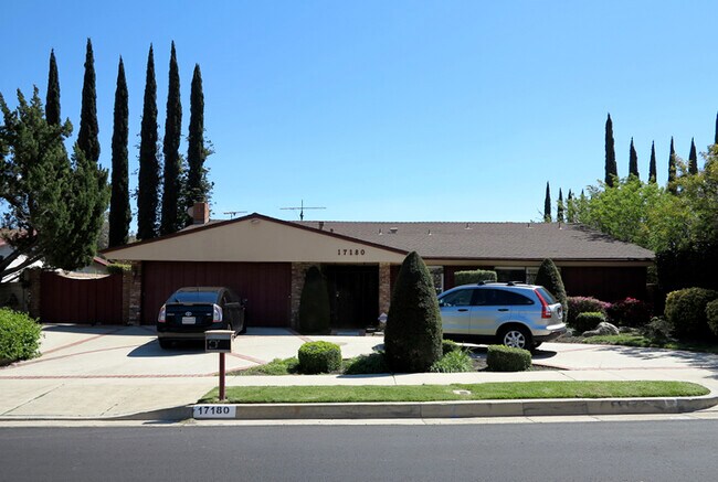 Vista de frente - 17180 Sesnon Blvd