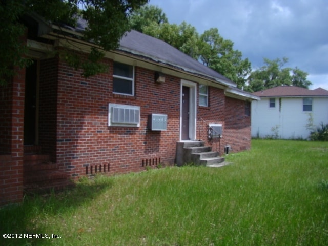 Building Photo - 416 W 25th St