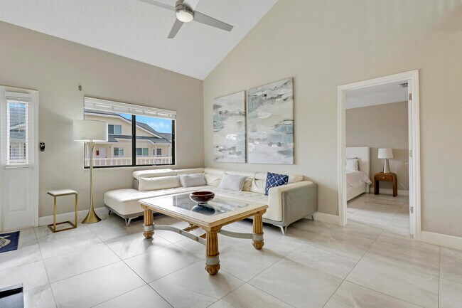 Building Photo - 360 Bella Vista Ct N