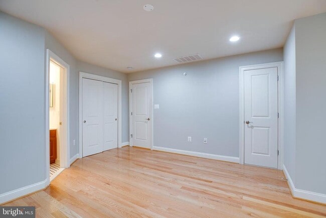 Building Photo - 7025 Little Leaf Linden Ln