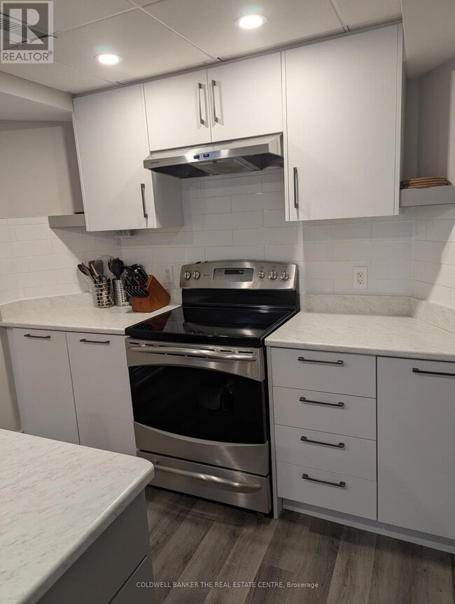 Building Photo - 89 Depeuter Crescent