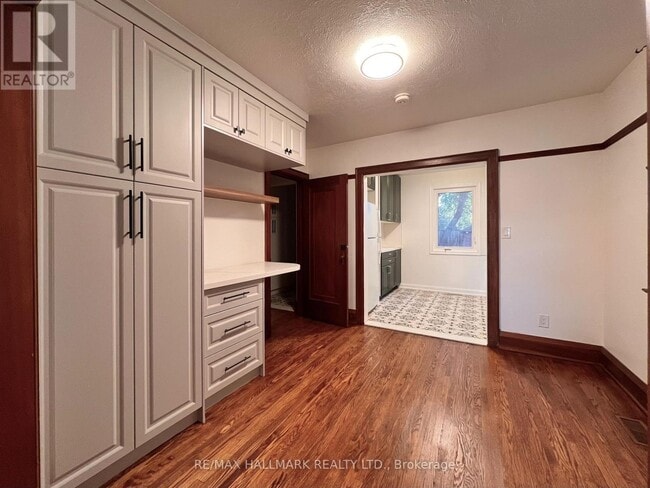 Building Photo - 524 Eglinton Ave E