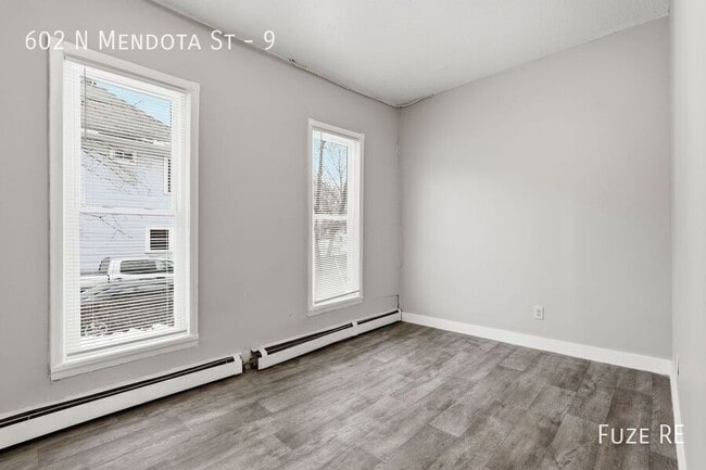 Building Photo - 602 N Mendota St