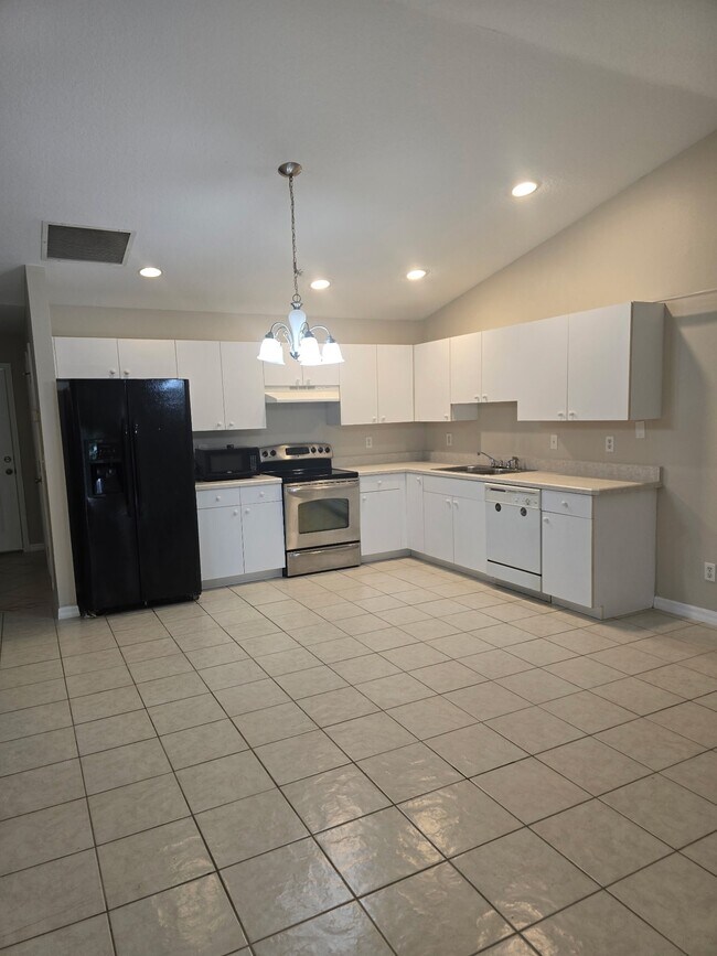Building Photo - 112 Plainview Dr