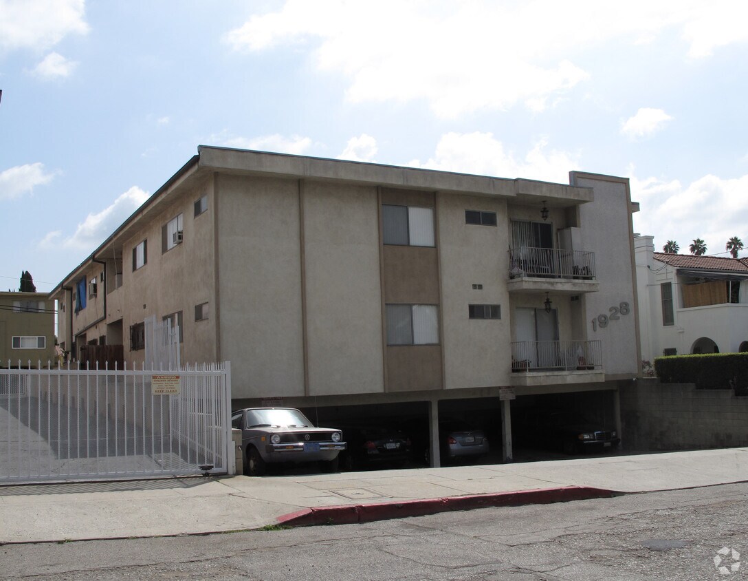 Building Photo - 1928 Carmen Ave