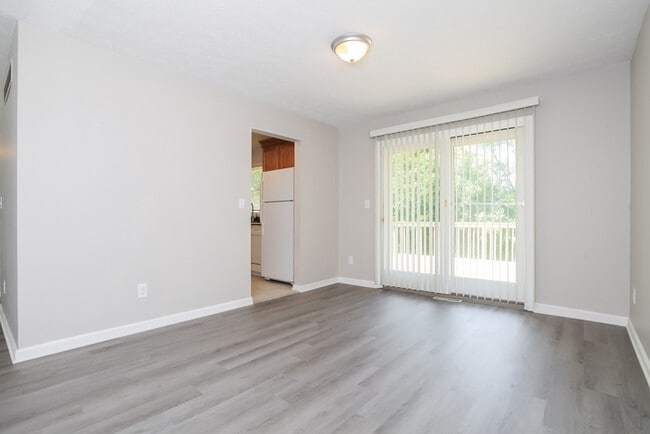 Building Photo - 686 Cloverdale Ave