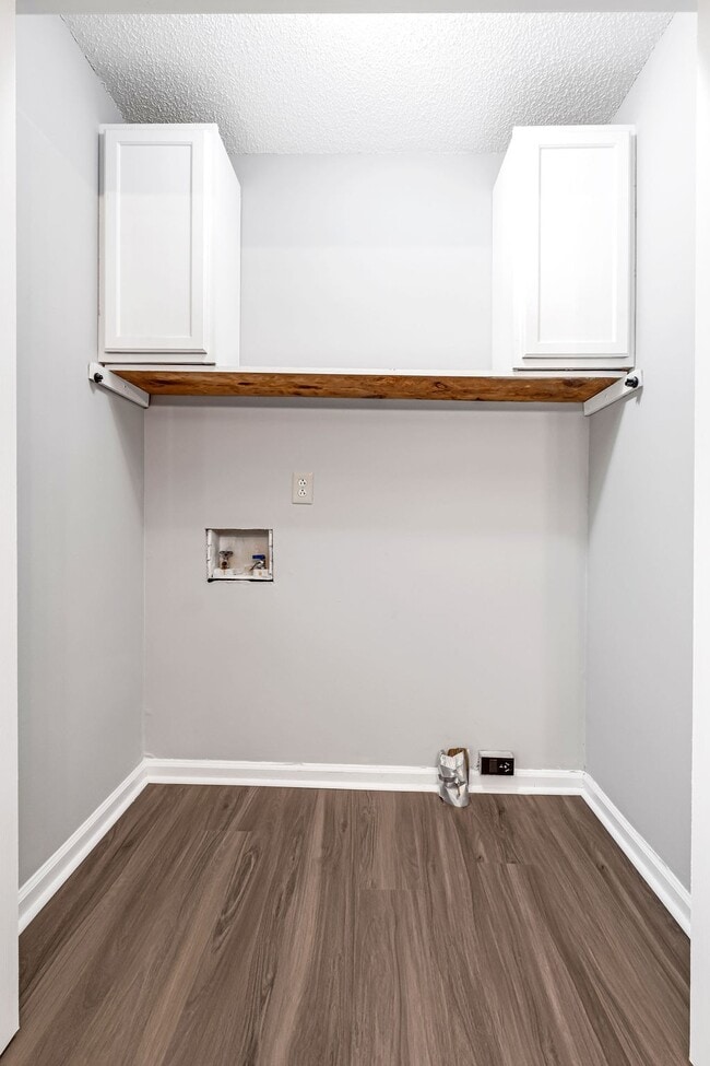 Building Photo - 1703 Winding Way Dr