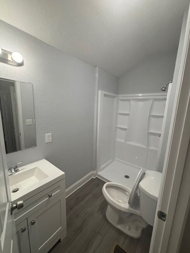 Foto del edificio - Knoxville 37914 - 3 bedroom 1 bath - call Howard Grower 865-705-0969