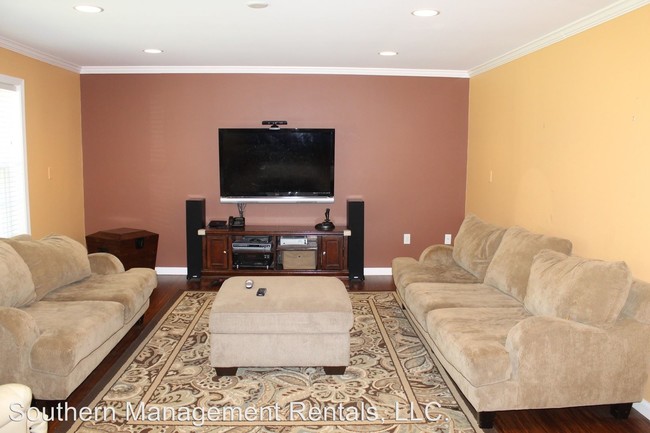 Building Photo - 5 br, 2.5 bath House - 120 Woodland Drive