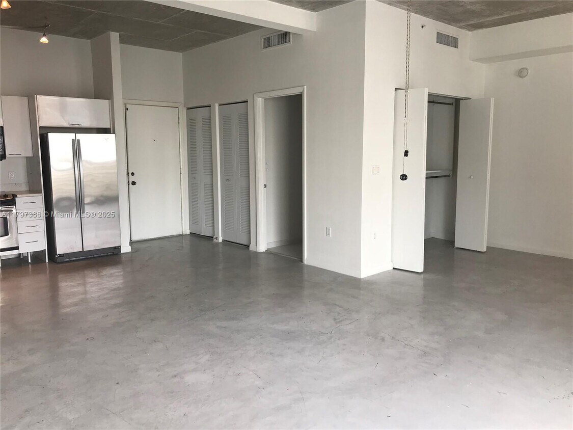 Foto principal - 234 NE 3rd St