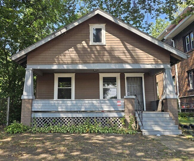Foto del edificio - 576 Blaine Ave