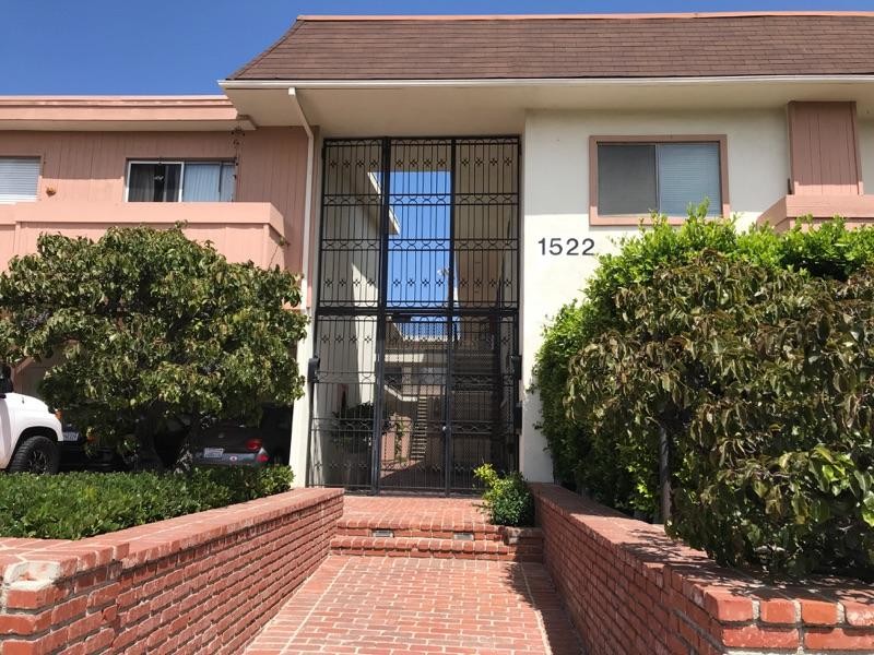 Main entrance - 1522 Centinela Ave