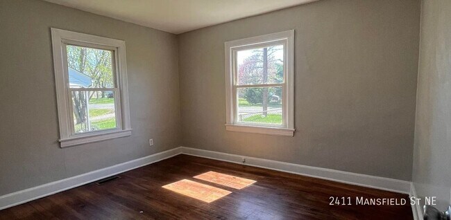Foto del edificio - 2411 Mansfield St NE